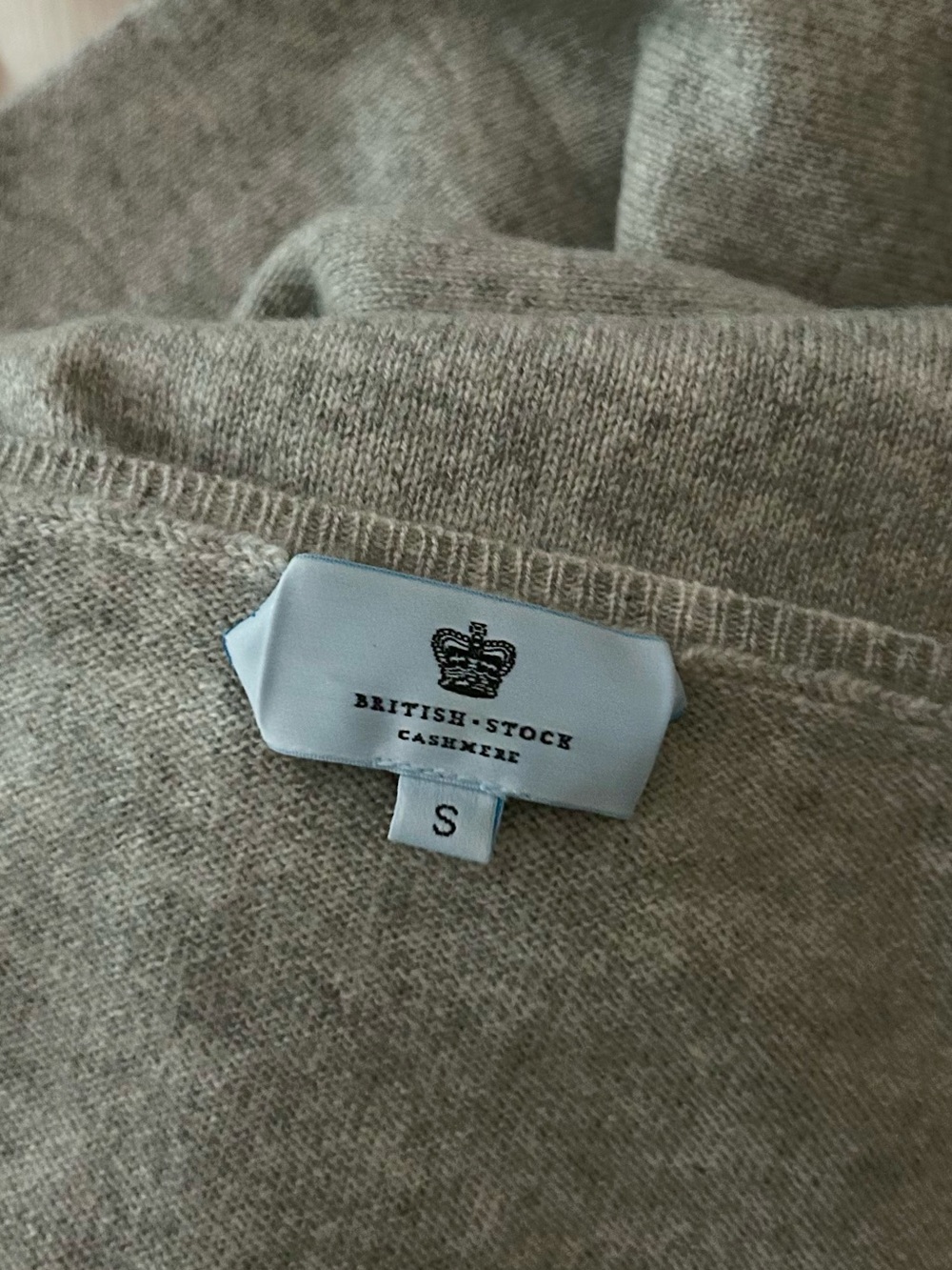 British Stock Cashmere Sweater Gray Crew Neck Lightweight Knit Sz Small - Picture 5 of 7